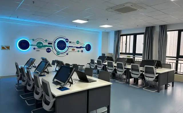 信息技術(shù)開(kāi)發(fā)哪家強(qiáng)？陜西交院專(zhuān)業(yè)教學(xué)展鋒芒